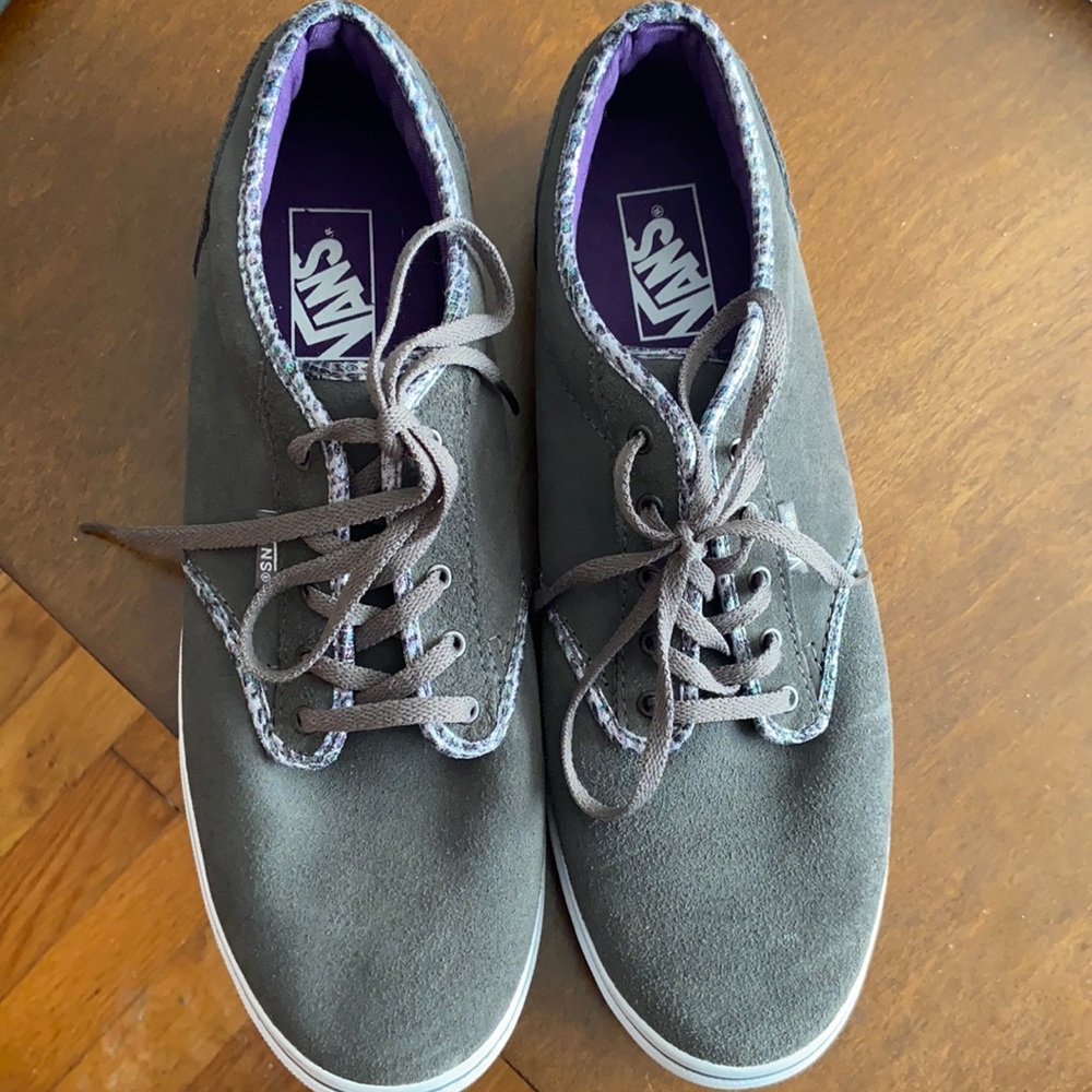 EUC Vans Sneakers 11